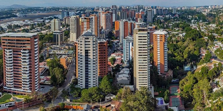 Guatemala avanza en calificación de riesgo país  de Standard & Poor´s y  pasa de estable a positiva