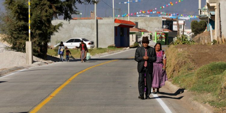 Mides inaugura mejoramiento de camino en La Esperanza