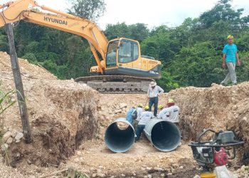 Construcción de carretera en San Francisco, Petén avanza
