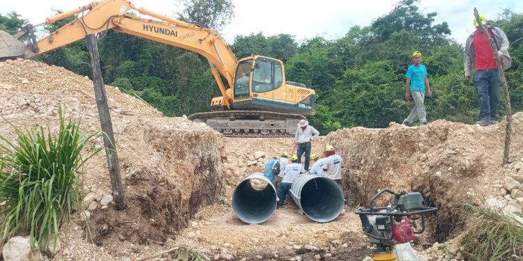 Construcción de carretera en San Francisco, Petén avanza