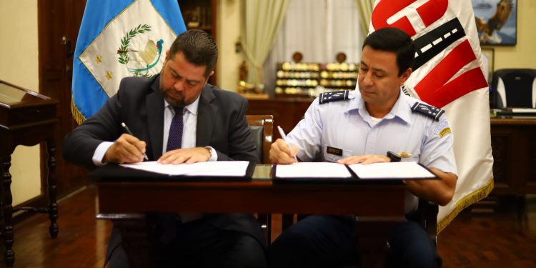 Ministerio de Comunicaciones, Infraestructura y Vivienda -CIV- suscribe convenio de cooperación Interinstitucional para construir 97 viviendas con Ministerio de la Defensa Nacional -MINDEF-