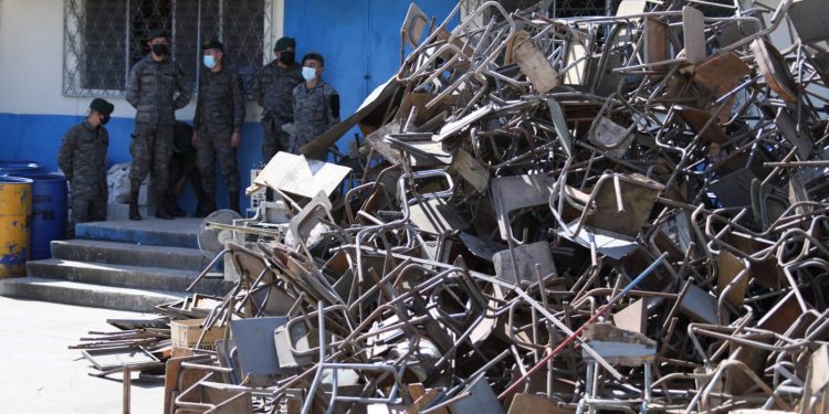 Inicio del proceso de baja de bienes muebles inservibles en los edificios escolares públicos