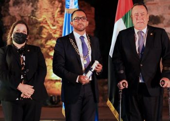 Presidente Giammattei aborda oportunidades de comercio y turismo con jeque Fahim Al Qasimi, de Sharjah, Emiratos Árabes Unidos