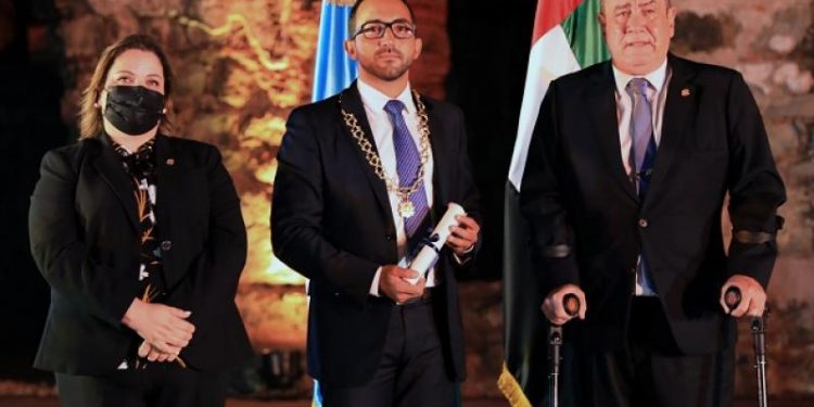 Presidente Giammattei aborda oportunidades de comercio y turismo con jeque Fahim Al Qasimi, de Sharjah, Emiratos Árabes Unidos