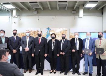 Presentan en el Minex el libro fotográfico “200 Legado”, que retrata la historia de la ciudad de Guatemala