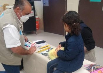 Consulado brinda asistencia y protección a niña guatemalteca que fue encontrada sola en el sur de Texas, EE. UU.