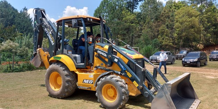 Trabajan mejoramiento de calle para San Cristóbal Verapaz