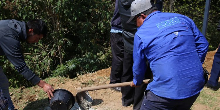 Trabajan en mejoramiento de camino para San Marcos