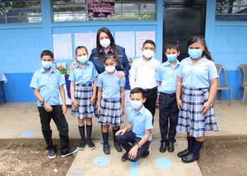 Ministerio de Educación y la Contraloría General de Cuentas impulsan Manual de Orientación de Desarrollo Curricular Sembrando Semillas de Transparencia