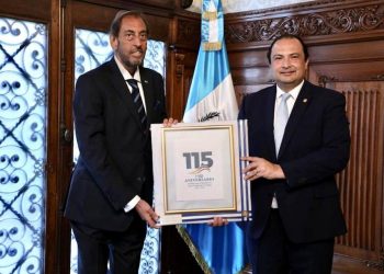 Canciller de Guatemala y embajador de Uruguay abordan temas de agenda bilateral