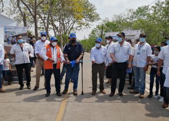 Inauguran camino rural en Champerico