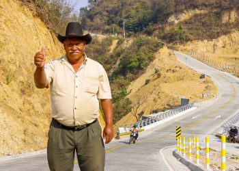 Gobierno impulsa desarrollo con obras de infraestructura al inaugurar puente y tramo carretero en Aldea Chillaní