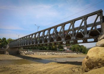 Presidente Dr. Alejandro Giammattei asiste a reposición de puente Bailey en Gualán, Zacapa