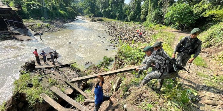 Ejército de Guatemala realiza evaluación de daños y despeja vías afectadas por las lluvias en San Marcos