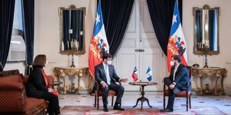 Embajador de Guatemala presenta Cartas Credenciales al presidente de Chile, Gabriel Boric