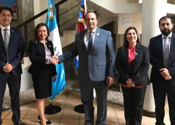 Canciller Mario Búcaro aborda temas nacionales e internacionales con diplomáticos guatemaltecos en Costa Rica