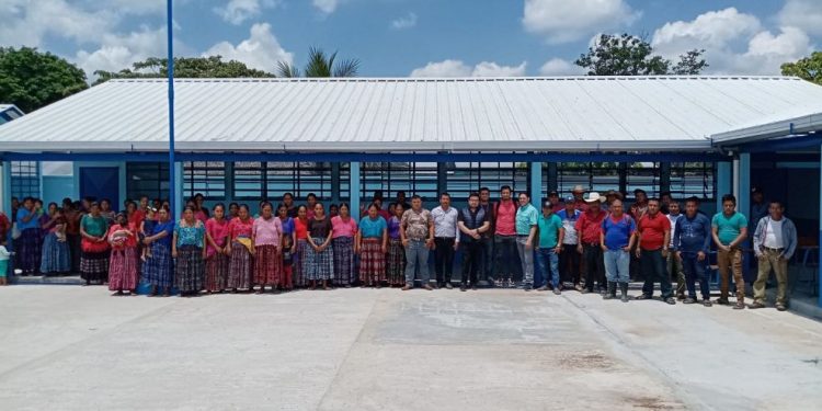 CIV concluye remozamiento de escuela en Alta Verapaz