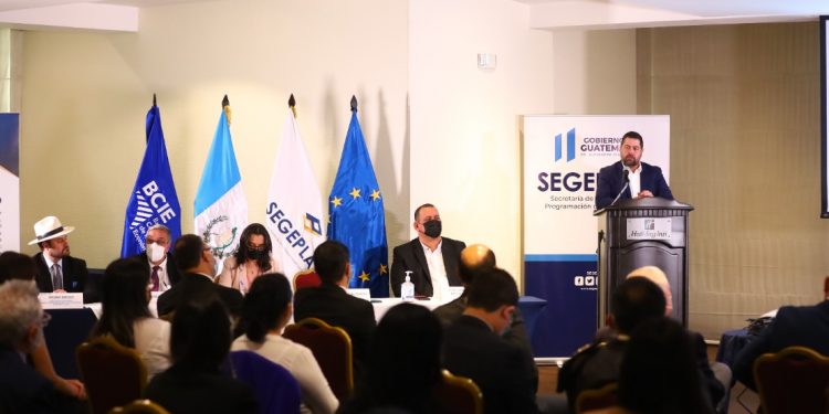 Ministerio de Comunicaciones resalta importancia de la certificación de la norma ISO 9001:2015 obtenida por SEGEPLAN