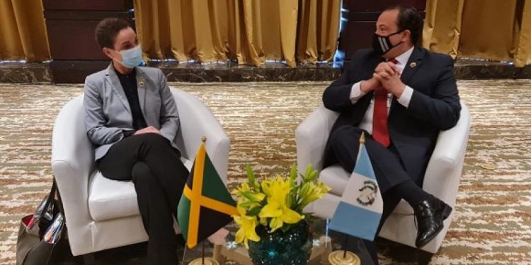 Cancilleres de Guatemala y Jamaica dialogan sobre retos y oportunidades regionales