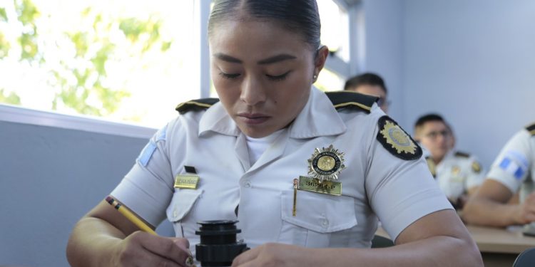 Curso de dactiloscopia fortalece cotejo de huellas