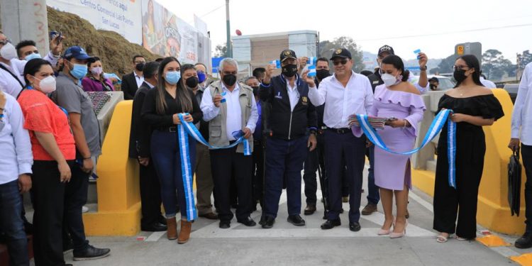 Presidente Dr. Alejandro Giammattei inaugura nuevo “Paso a Desnivel Alux”, en San Lucas Sacatepéquez