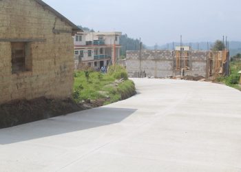 Mides supervisa trabajos para mejorar caminos en Totonicapán