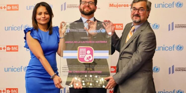 MINTRAB y UNICEF RECONOCEN A BAC CREDOMATIC COMO UNA ENTIDAD AMIGA DE LA LACTANCIA MATERNA