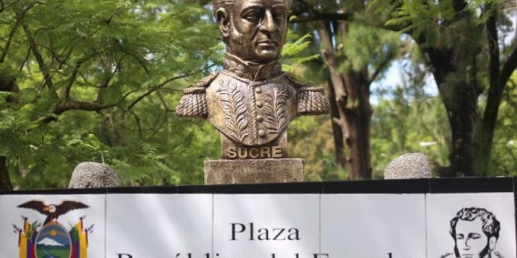 Guatemala y Ecuador develan busto y mural en conmemoración de Independencia