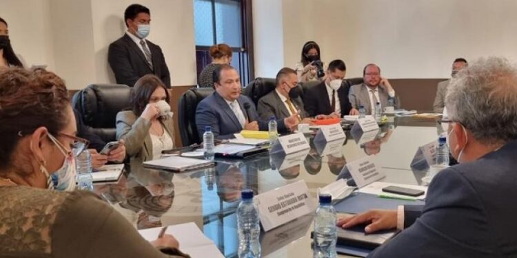 Canciller y Comisión del Migrante del Congreso abordan asuntos de atención a connacionales en el exterior