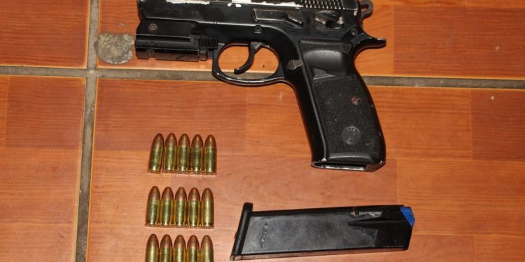 Trailero es capturado cuando transportaba a cuatro mareros salvadoreños