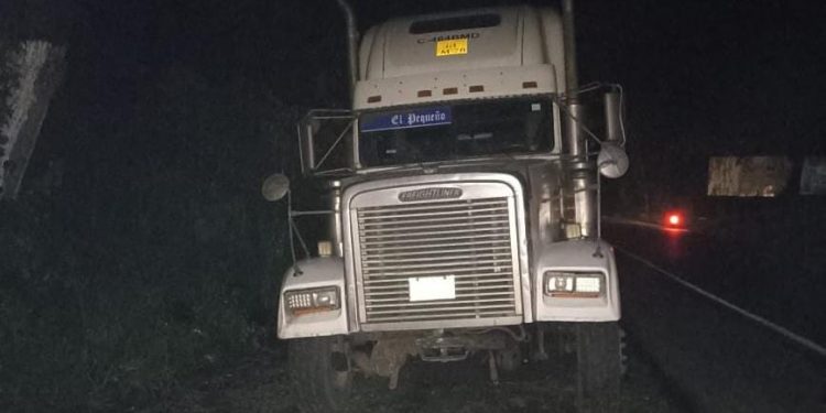 Trailero es capturado cuando transportaba a cuatro mareros salvadoreños