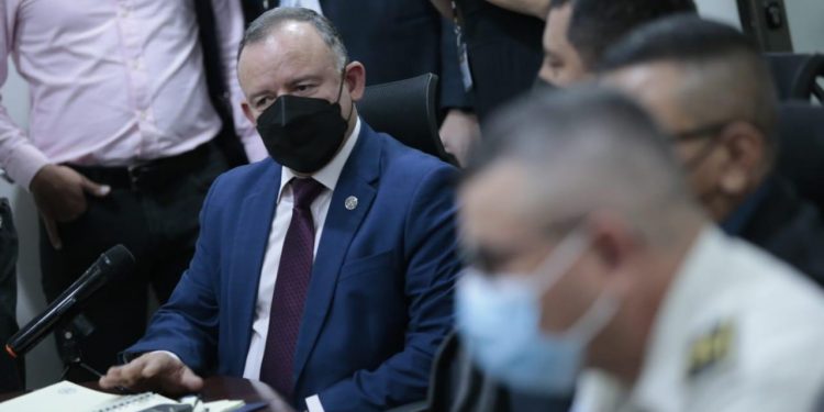 Ministro anuncia estrategias orientadas a mejorar condiciones laborales de agentes policiales