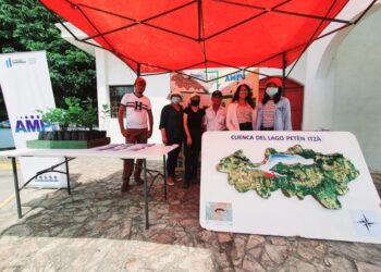 Celebran el Día del Medio Ambiente en el lago Petén Itzá