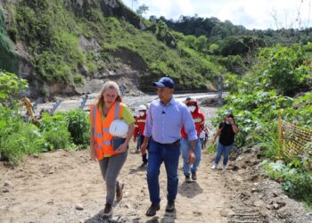 MARN y The Ocean Cleanup avanzan en proyecto piloto de retención de desechos en el río Las Vacas