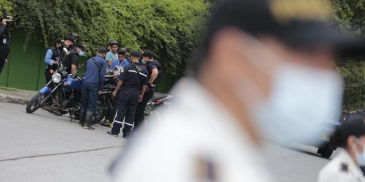 Autoridades supervisan operativos y procesos de formación en la PNC