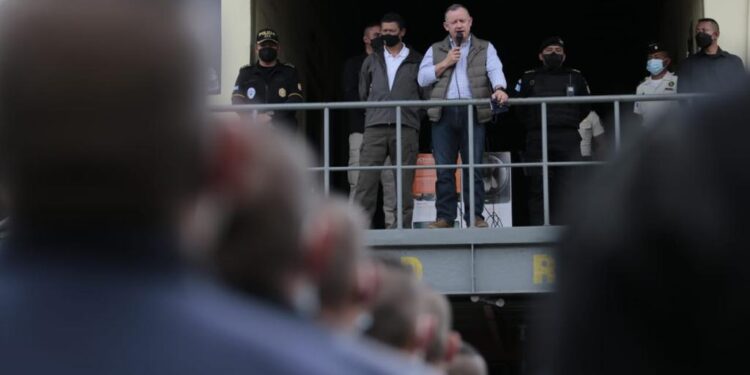 Autoridades supervisan operativos y procesos de formación en la PNC