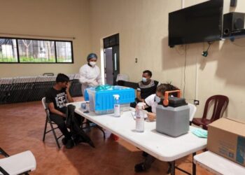 Equipos de salud brindan atención a personas en albergues