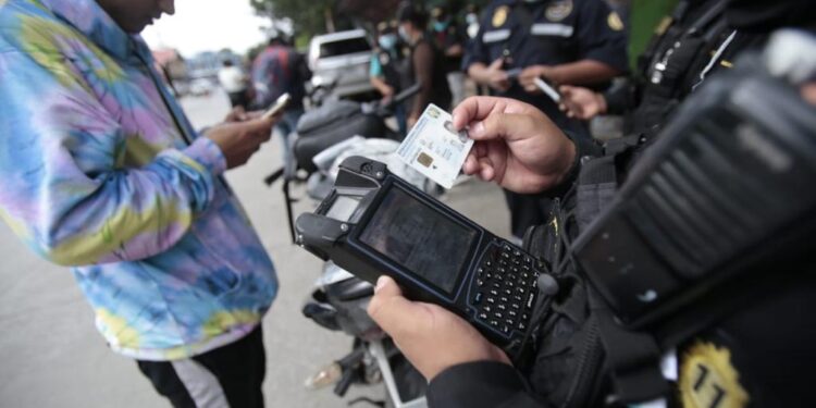 Autoridades supervisan operativos y procesos de formación en la PNC