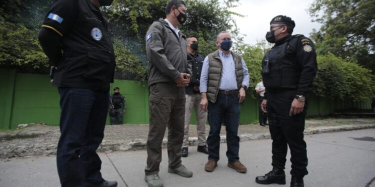 Autoridades supervisan operativos y procesos de formación en la PNC