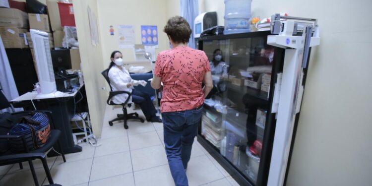 Realizan jornadas de vacunación y de examen de Papanicolaou