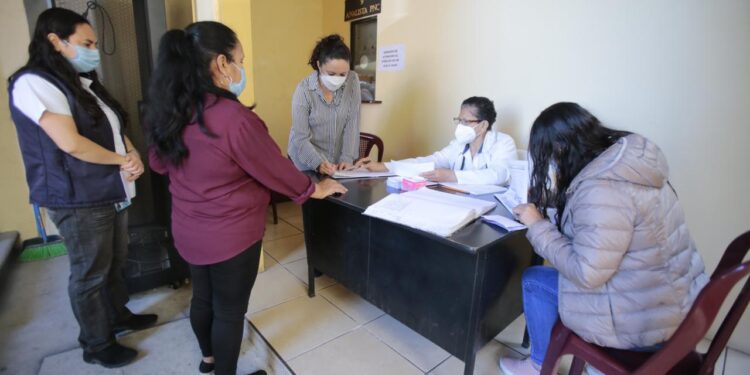 Realizan jornadas de vacunación y de examen de Papanicolaou