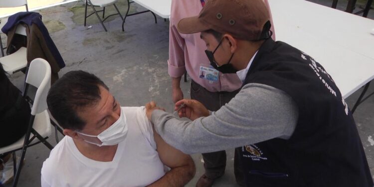 Realizan jornadas de vacunación y de examen de Papanicolaou