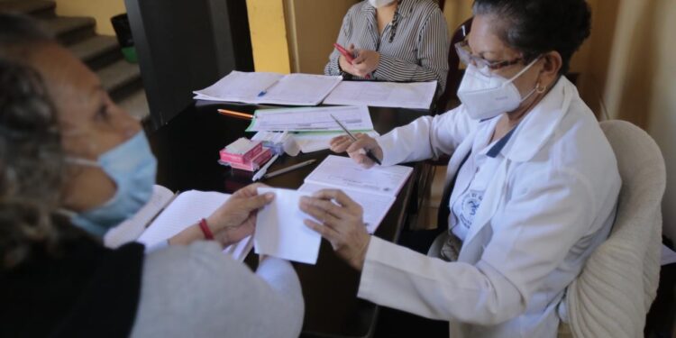 Realizan jornadas de vacunación y de examen de Papanicolaou