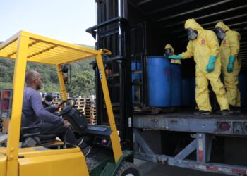 Trasladan 160 toneles de precursores químicos para su destrucción