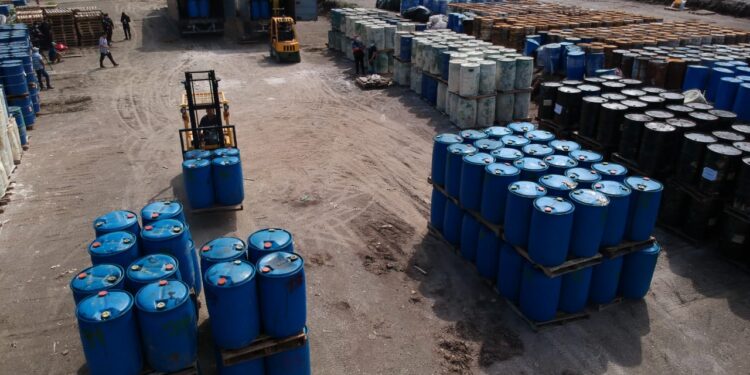 Trasladan 160 toneles de precursores químicos para su destrucción