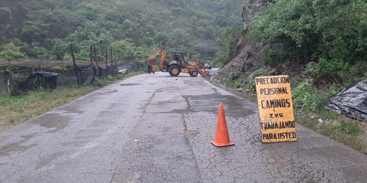 Ministerio de Comunicaciones, Infraestructura y Vivienda -CIV- brinda atención a emergencias que se presentan en diferentes tramos carreteros del país