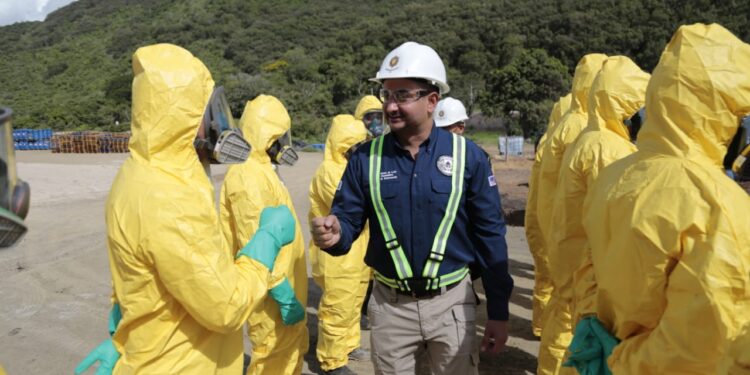 Antinarcóticos traslada últimos furgones con 50 toneladas de precursores para drogas
