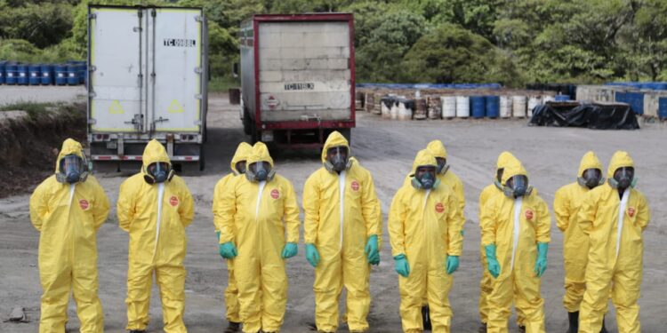 Antinarcóticos traslada últimos furgones con 50 toneladas de precursores para drogas