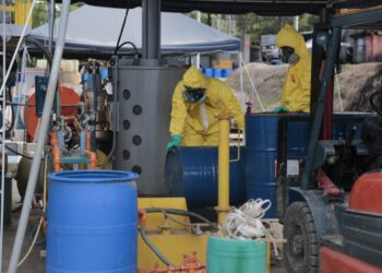 Antinarcóticos traslada últimos furgones con 50 toneladas de precursores para drogas