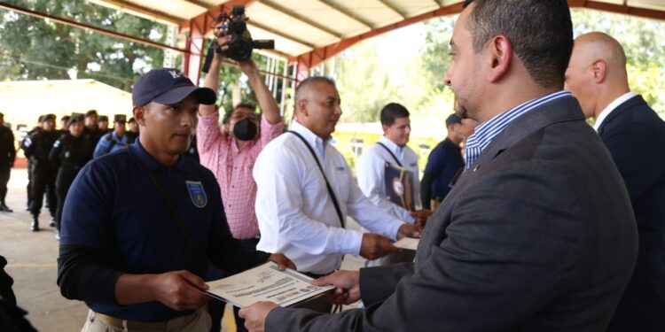 Antinarcóticos traslada últimos furgones con 50 toneladas de precursores para drogas